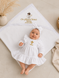 Set de botez pentru fetiță cu rochiță din muselină și prosop personalizat 1-3 luni 04972175 foto 1