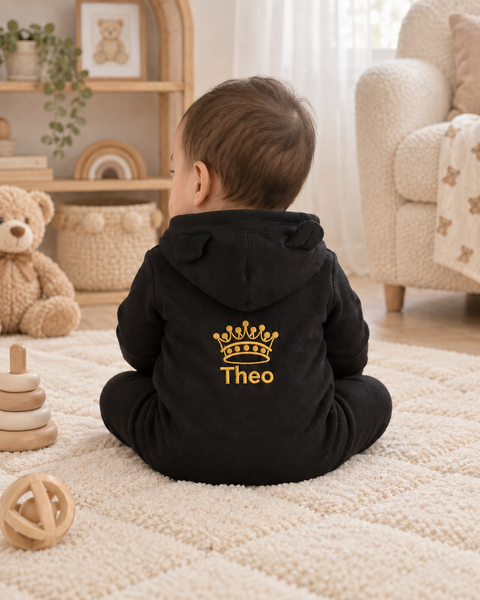 Set personalizat de haine Pampy pentru copii &ndash; salopetă și căciuliță 50-56 cm (0-1 luni) 28565503 foto